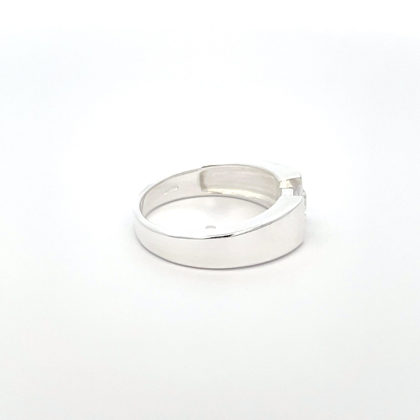 925 Silver Solitaire Zircon Ring – Classic Elegance