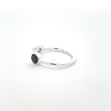 Offener Ring aus 925er Silber mit weißem und schwarzem Zirkon