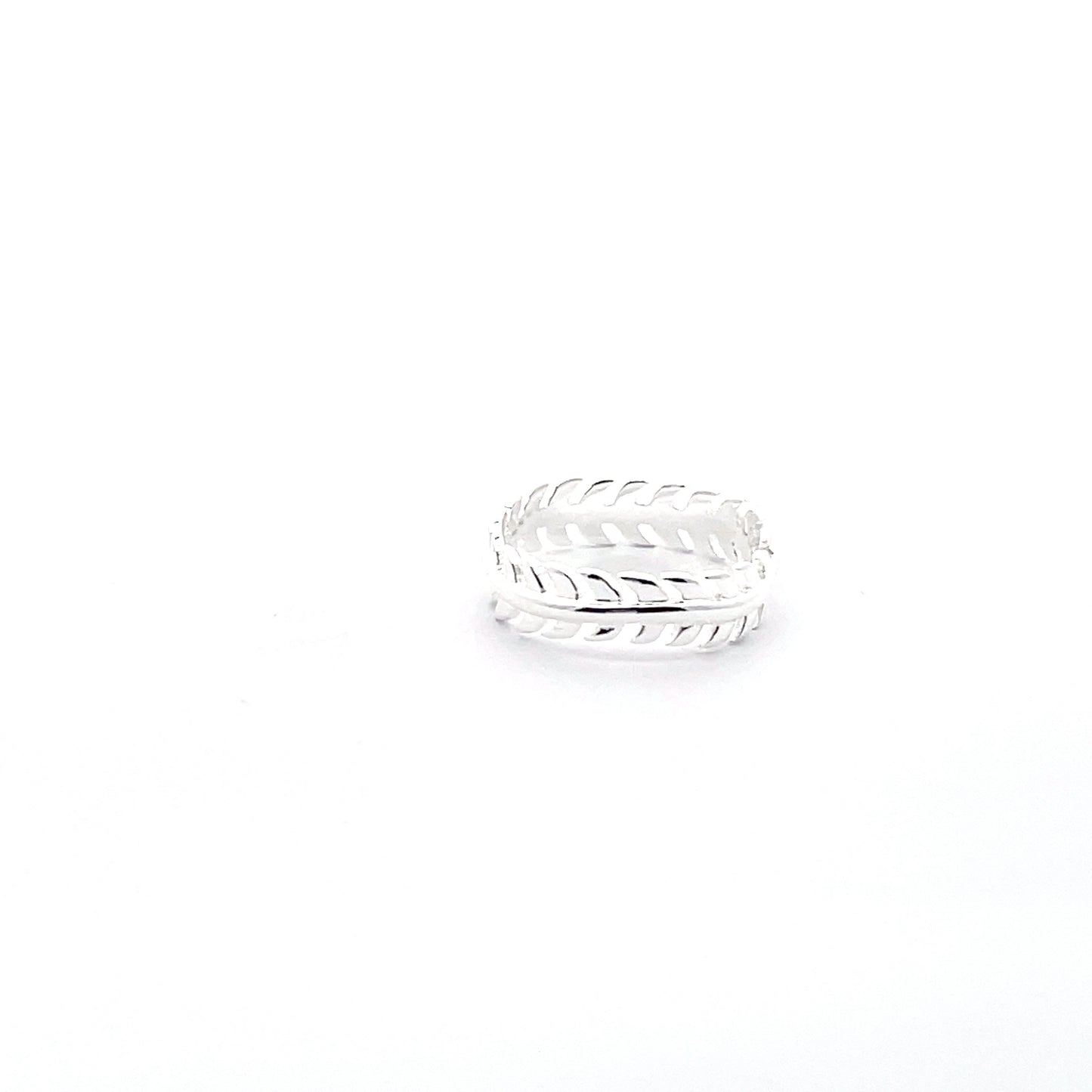 925 Silver Leaf-Inspired Ring – Nature’s Elegance