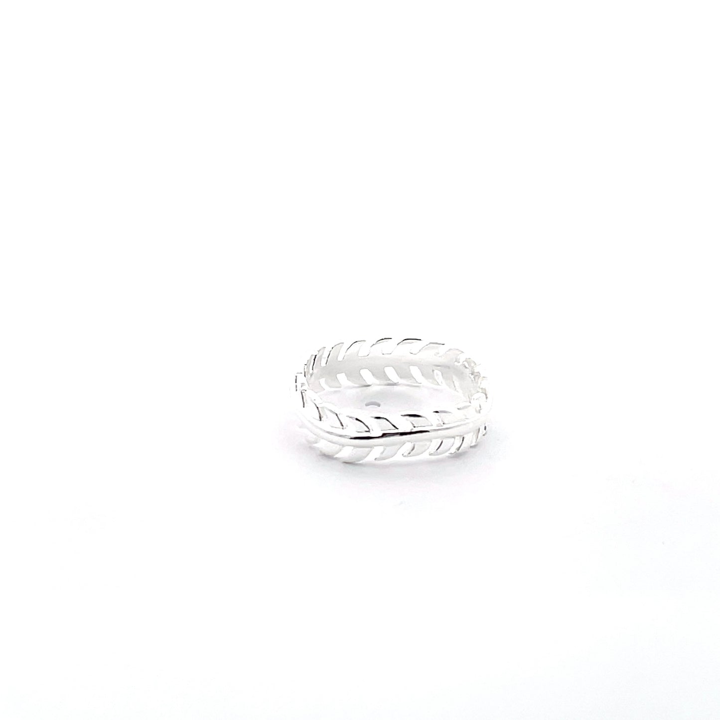 925 Silver Leaf-Inspired Ring – Nature’s Elegance