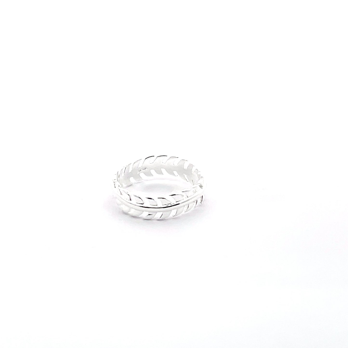 925 Silver Leaf-Inspired Ring – Nature’s Elegance