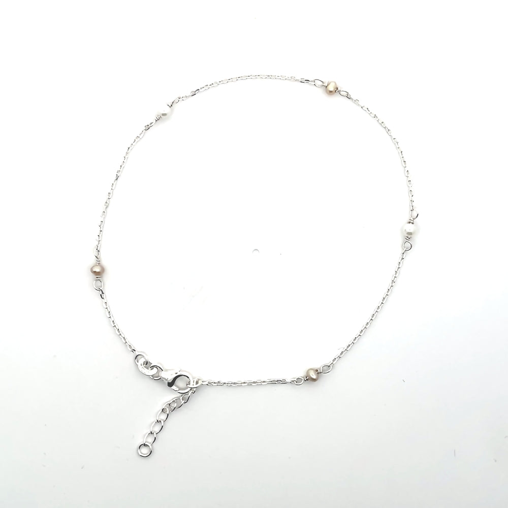 Elegantes silbernes Fußkettchen mit Perlenmix