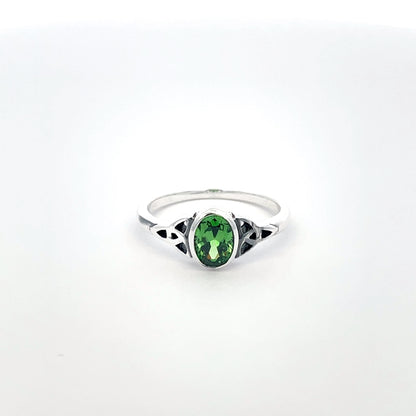 925 Silver Ring with Green Zircon and Filigree Touch