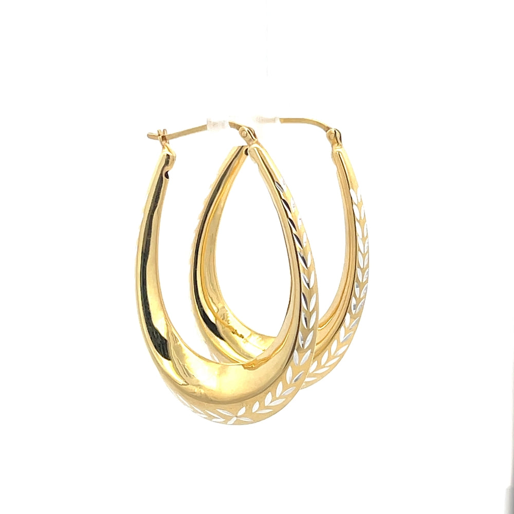 Creolen aus 925er Silber, 14 Karat gelbvergoldet, mit geschliffenen Details