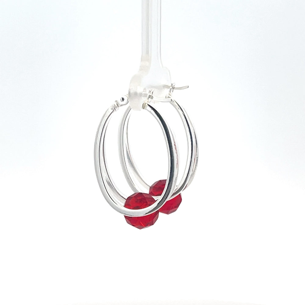 925er Silbercreolen mit rotem Stein