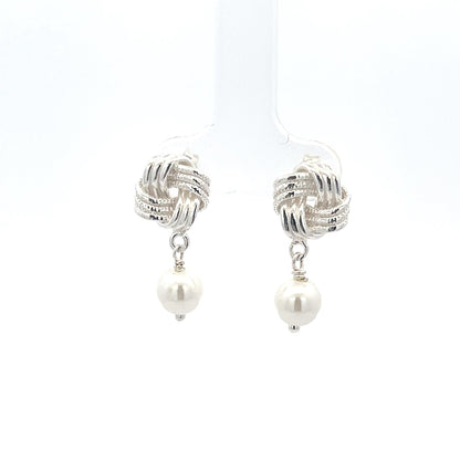 Ohrhänger aus 925er Sterlingsilber mit synthetischen Perlen – geknotetes Design