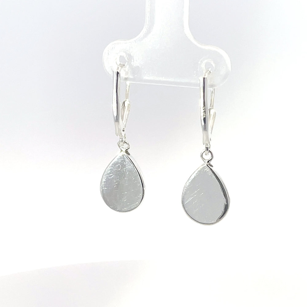 Ohrring aus 925er Silber mit blauem Harzakzent