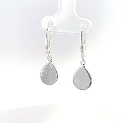 Ohrring aus 925er Silber mit blauem Harzakzent