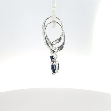 Ohrhänger aus 925er Sterlingsilber mit blauem Saphir und Klappverschluss