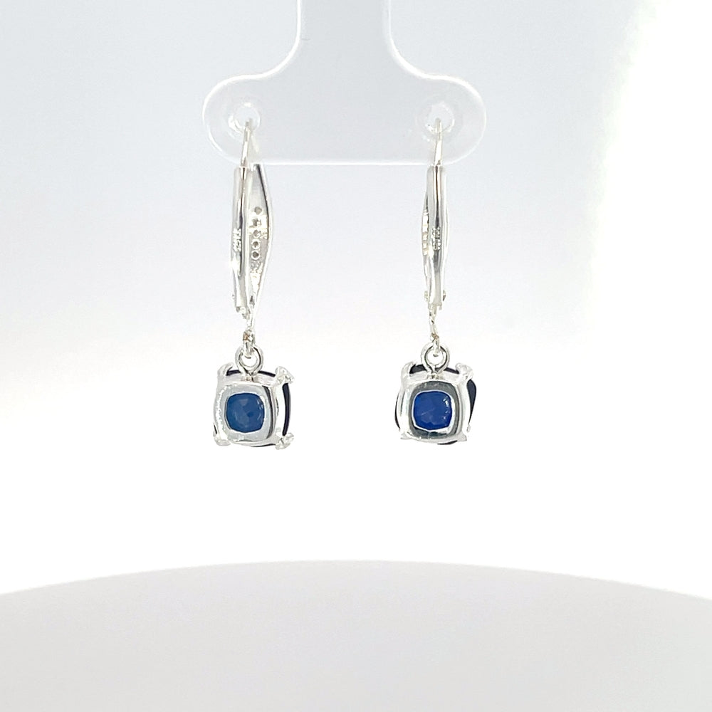 Ohrhänger aus 925er Sterlingsilber mit blauem Saphir und Klappverschluss