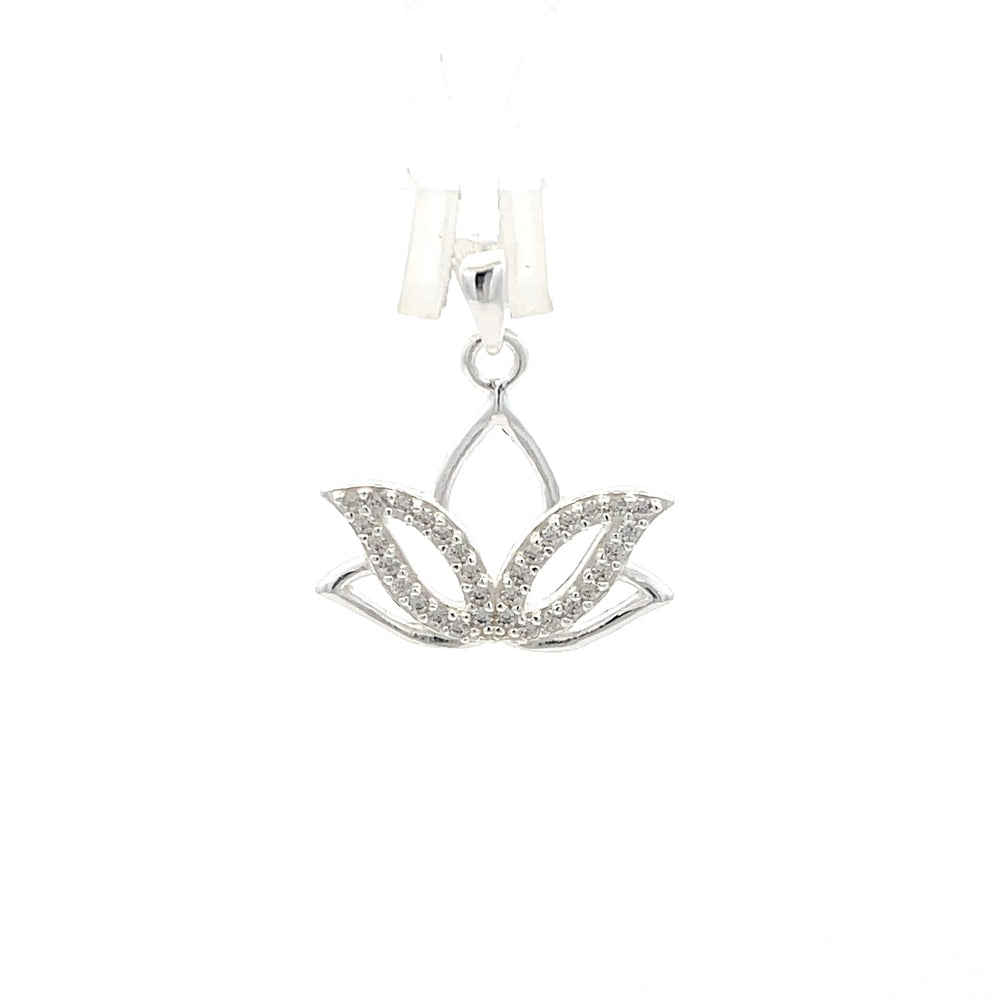 Lotus-Anhänger aus 925er Sterlingsilber mit Zirkonia-Akzenten