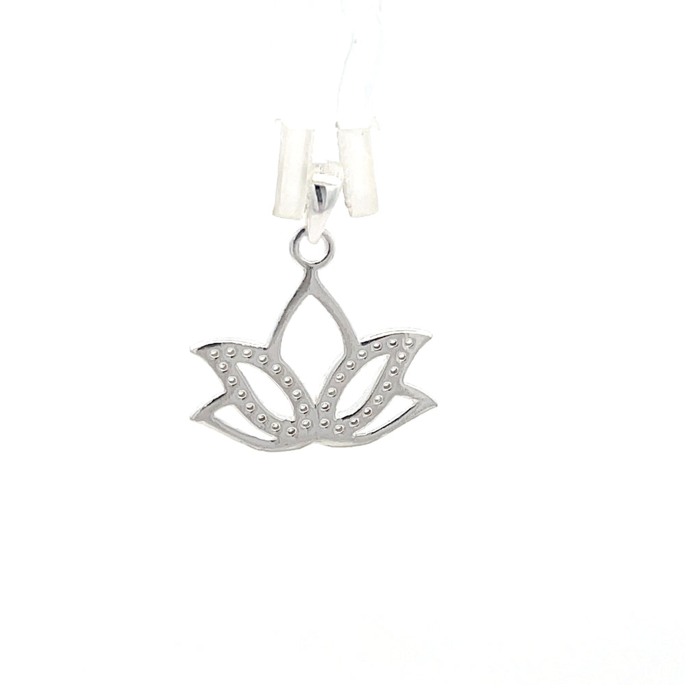 Lotus-Anhänger aus 925er Sterlingsilber mit Zirkonia-Akzenten