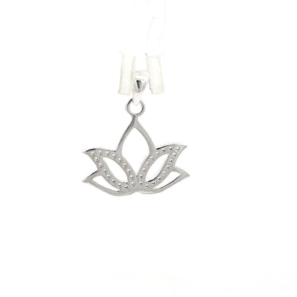 Lotus-Anhänger aus 925er Sterlingsilber mit Zirkonia-Akzenten