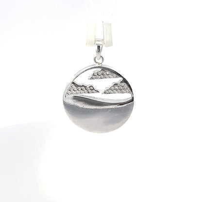 Runder Anhänger aus 925er Sterlingsilber mit Ozeanmotiv und blauer Harzveredelung