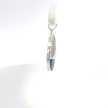 Runder Anhänger aus 925er Sterlingsilber mit Ozeanmotiv und blauer Harzveredelung