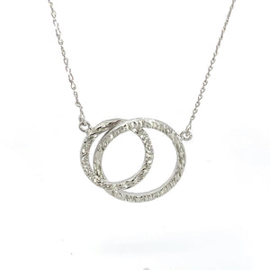 Halskette mit strukturiertem Kreisanhänger aus 925er Silber – Modern Glow
