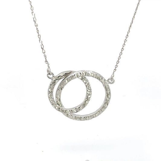 Halskette mit strukturiertem Kreisanhänger aus 925er Silber – Modern Glow