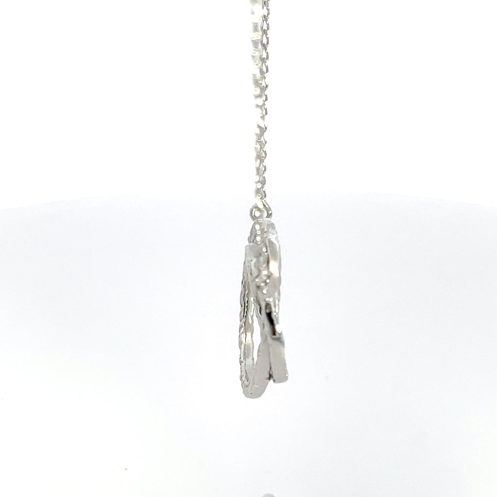 Halskette mit strukturiertem Kreisanhänger aus 925er Silber – Modern Glow