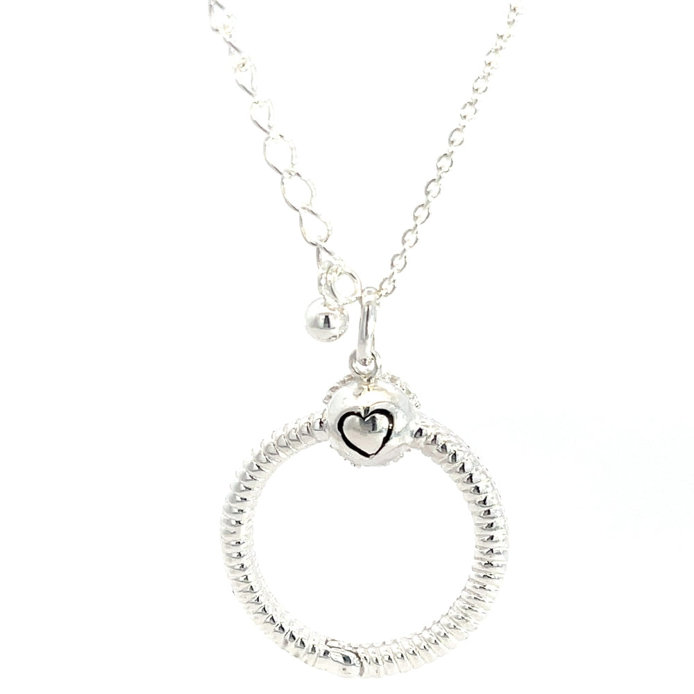 Halskette mit kreisförmigem Anhänger aus 925er Silber mit Emaille-Verzierungen