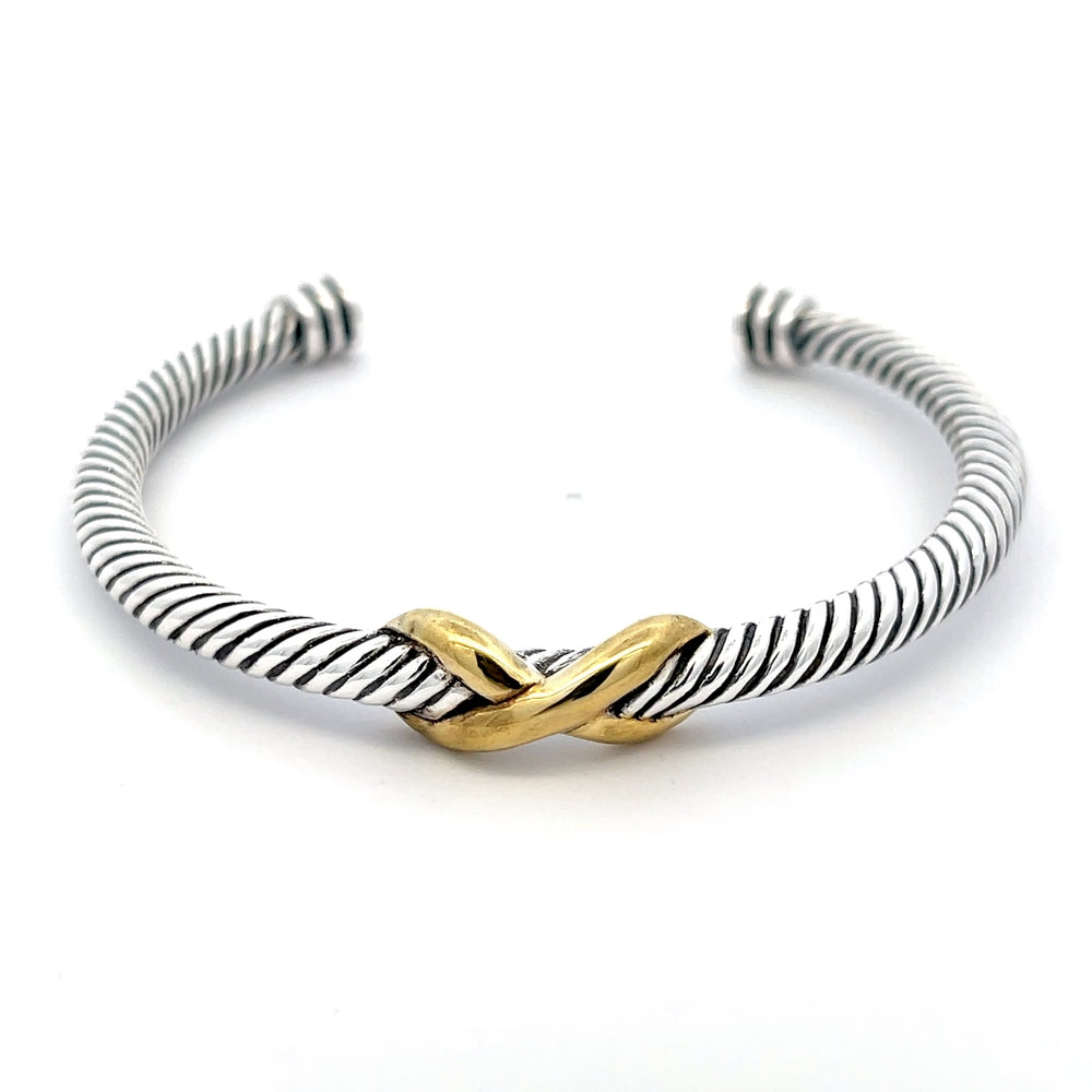 Armreif aus 925er Sterlingsilber mit 14-karätig gelbvergoldetem X-Akzent – offenes Manschettendesign