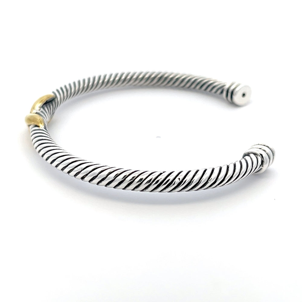 Armreif aus 925er Sterlingsilber mit 14-karätig gelbvergoldetem X-Akzent – offenes Manschettendesign