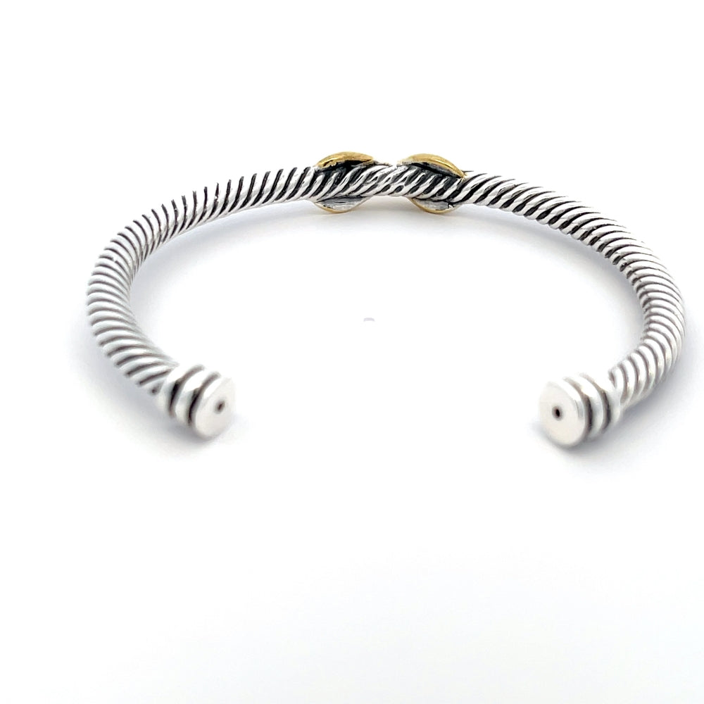 Armreif aus 925er Sterlingsilber mit 14-karätig gelbvergoldetem X-Akzent – offenes Manschettendesign