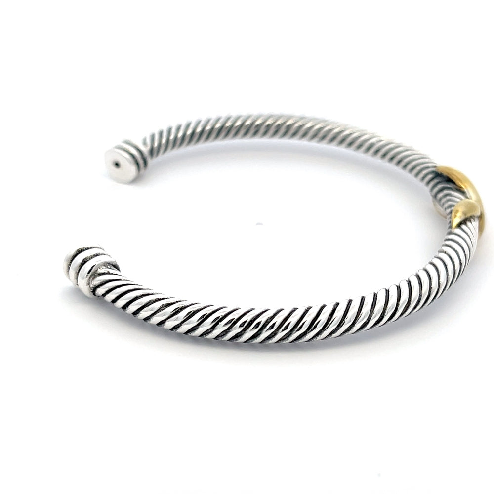 Armreif aus 925er Sterlingsilber mit 14-karätig gelbvergoldetem X-Akzent – offenes Manschettendesign