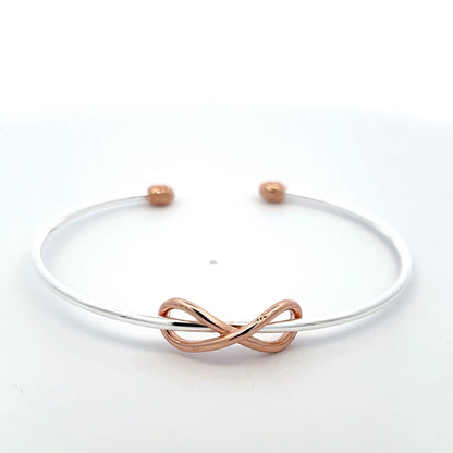 Offener Armreif aus 925er Sterlingsilber, rosévergoldet, mit Knotendesign