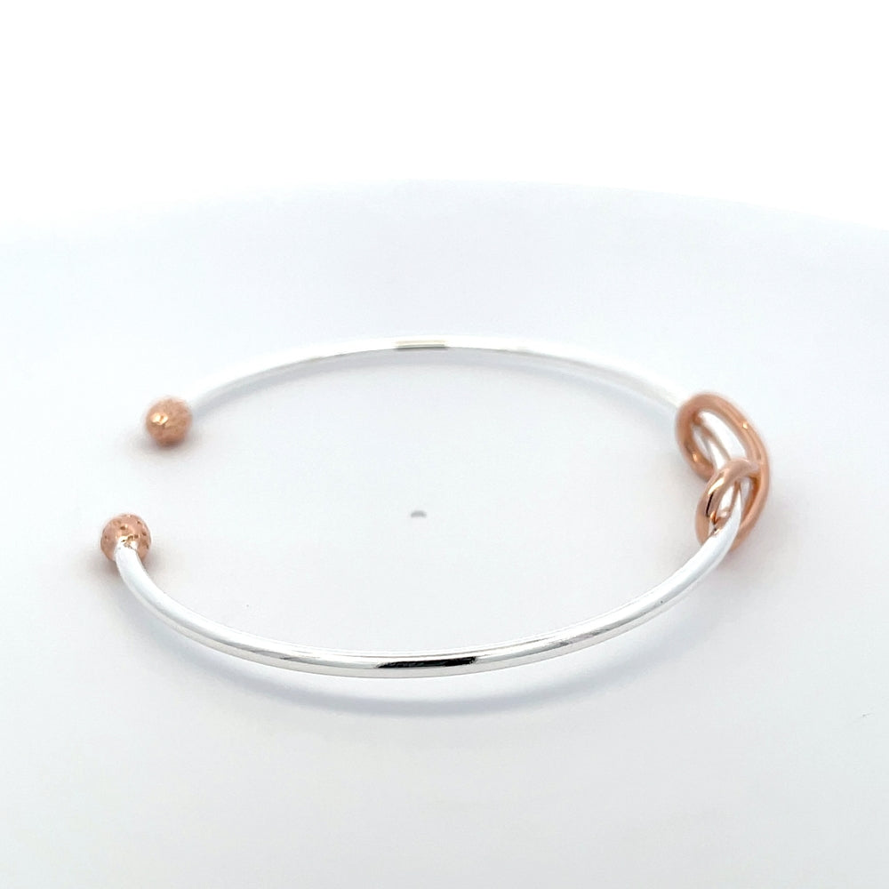Offener Armreif aus 925er Sterlingsilber, rosévergoldet, mit Knotendesign