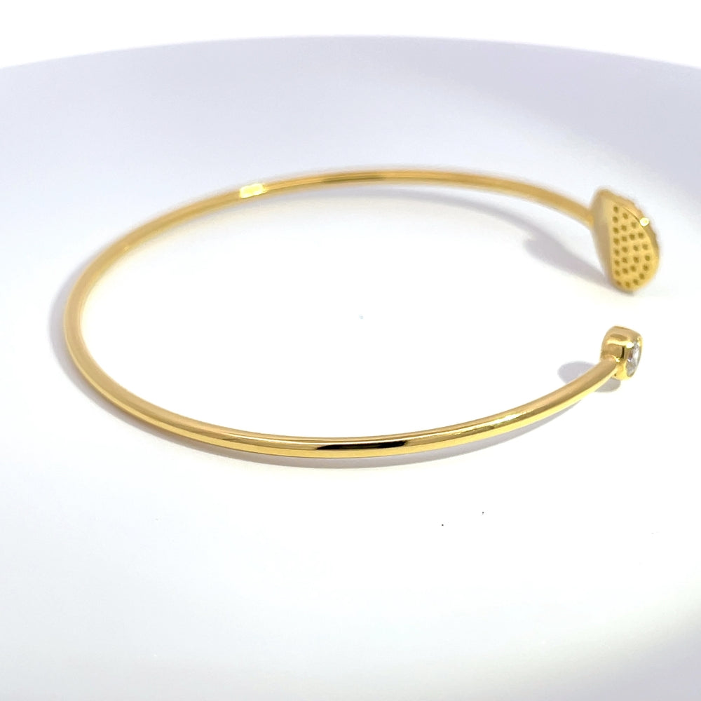 Offener Armreif aus 925er Silber, 14 Karat gelbvergoldet, mit runden Akzenten