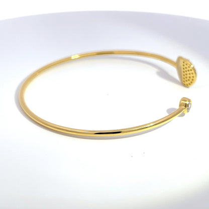 Offener Armreif aus 925er Silber, 14 Karat gelbvergoldet, mit runden Akzenten