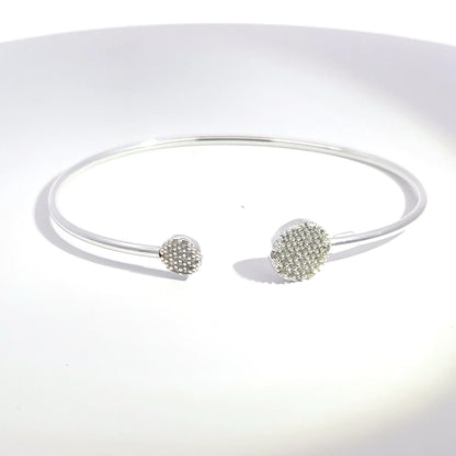 Offener Armreif aus 925er Sterlingsilber mit Pavé-Kugel-Verzierungen