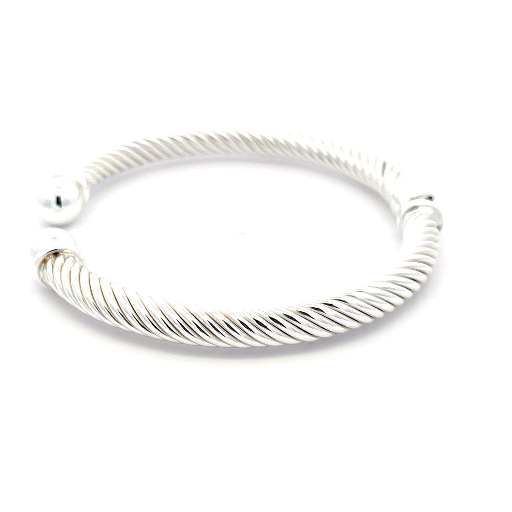 Verstellbarer, gedrehter Armreif aus 925er Silber