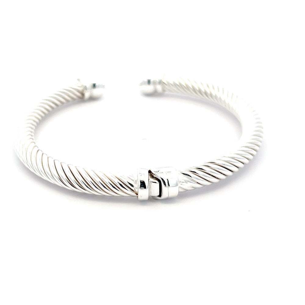 Verstellbarer, gedrehter Armreif aus 925er Silber