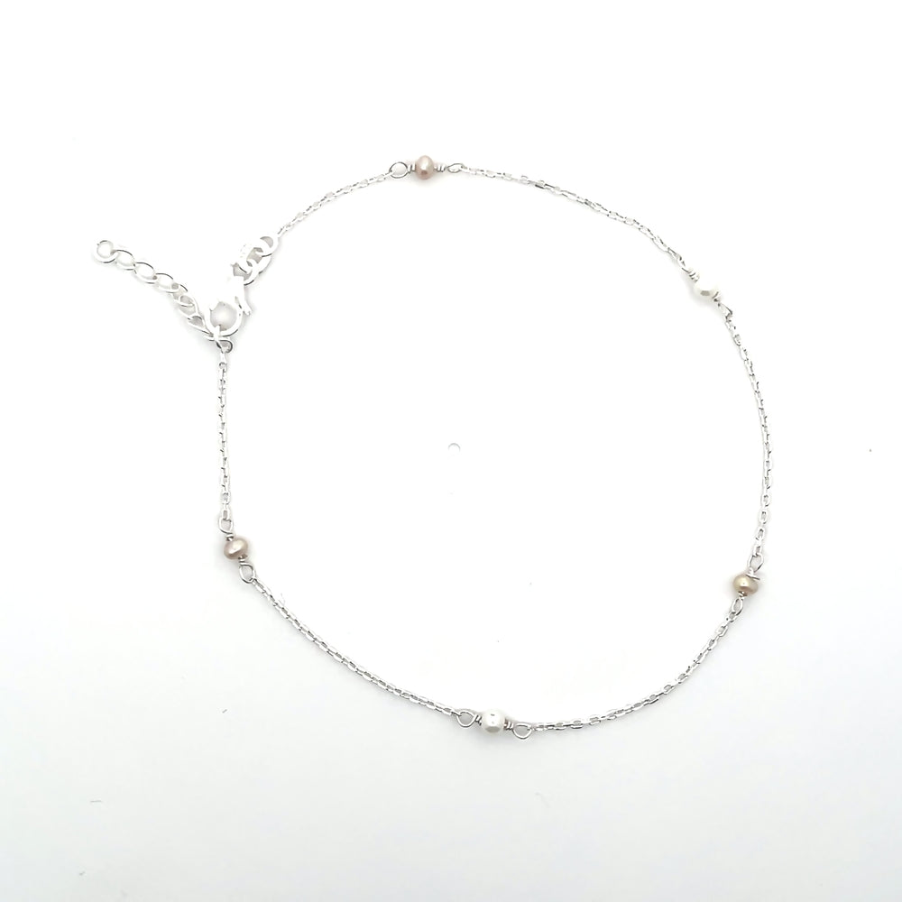 Elegantes silbernes Fußkettchen mit Perlenmix