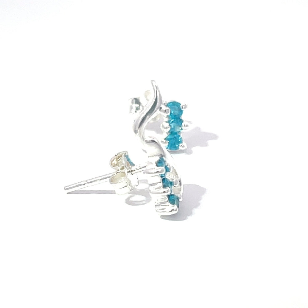 Ohrstecker aus 925er Silber mit blauem Zirkon und Paisleymuster