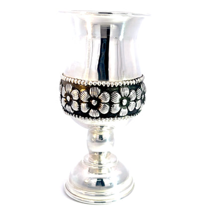 Trinkglas aus 925er Sterlingsilber, antik oxidiert, mit Blumenband