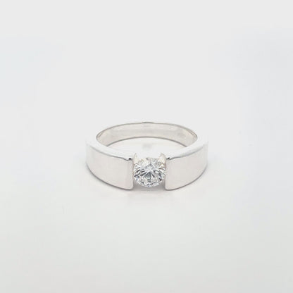 925 Silver Solitaire Zircon Ring – Classic Elegance