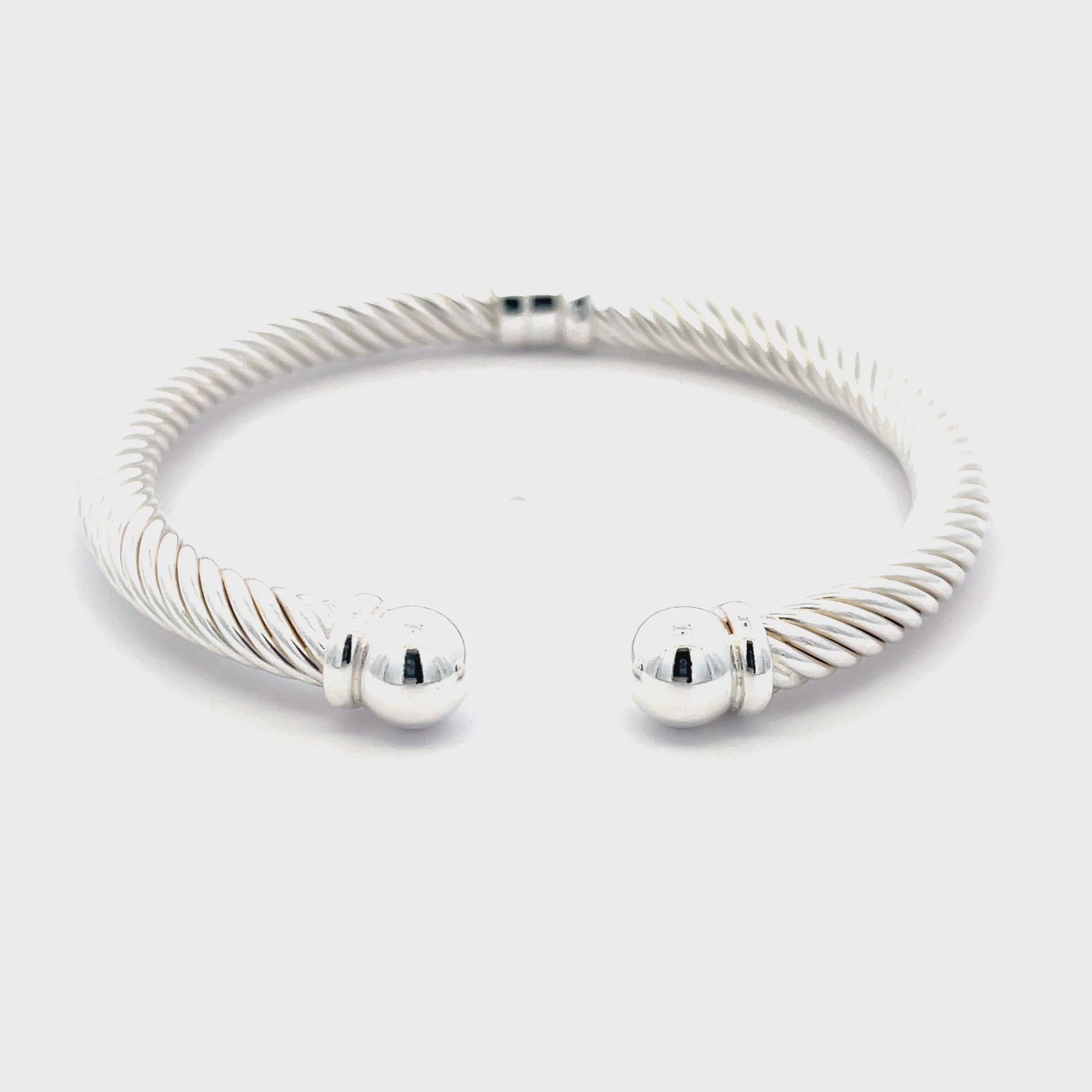 Verstellbarer, gedrehter Armreif aus 925er Silber