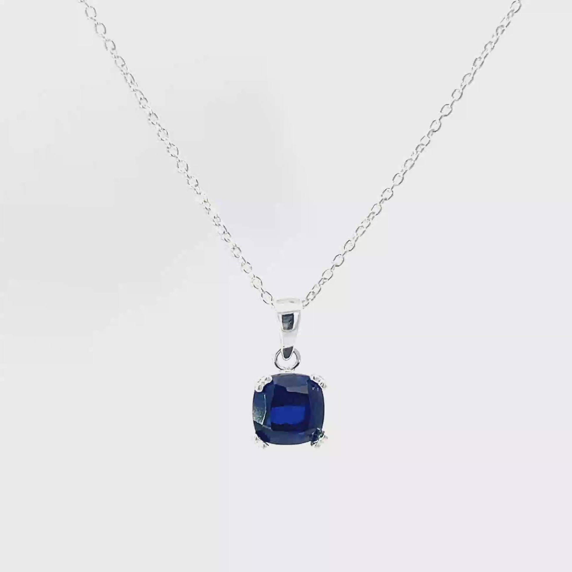 925er Silber blauer Kissenschliff-Anhänger mit Kette