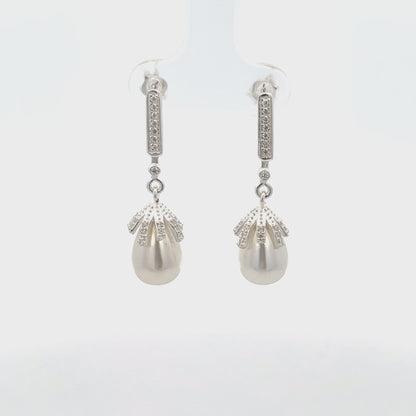 Ohrhänger aus 925er Sterlingsilber mit weißen, ovalen Halbedelsteinen