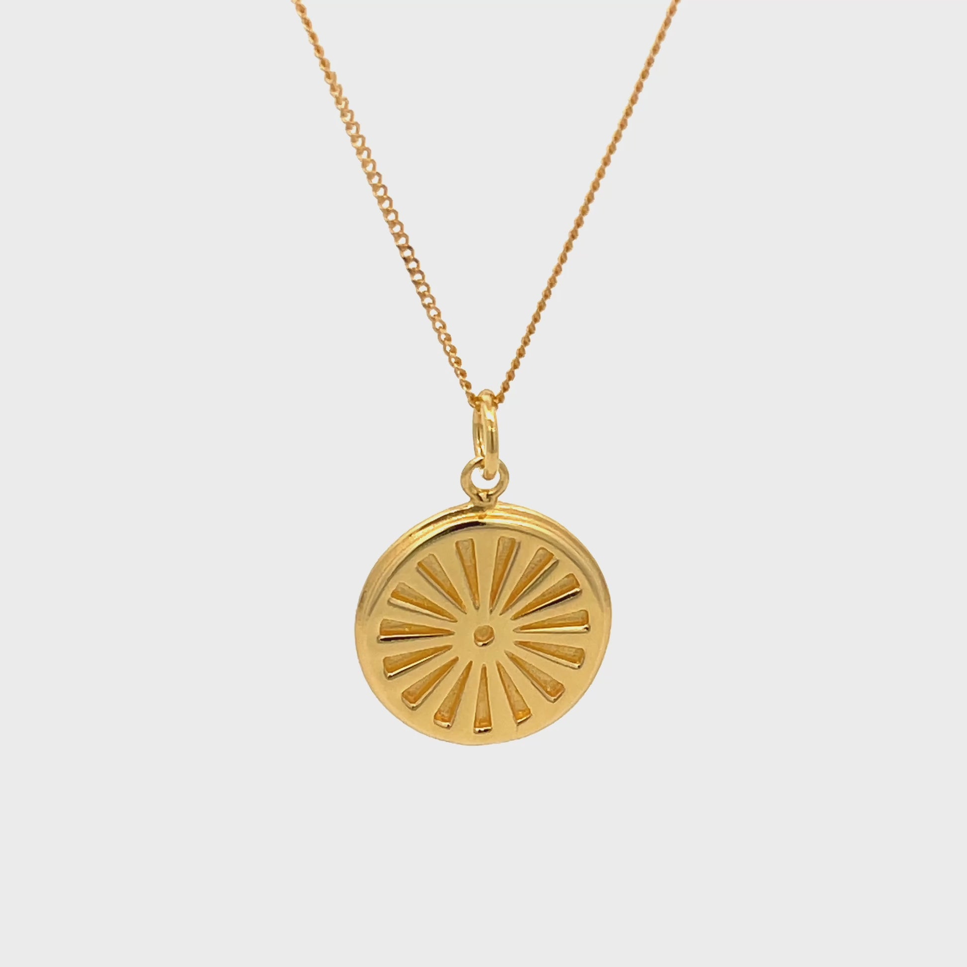 Halskette aus 925er Sterlingsilber, 14 Karat vergoldet, mit Sonnenanhänger