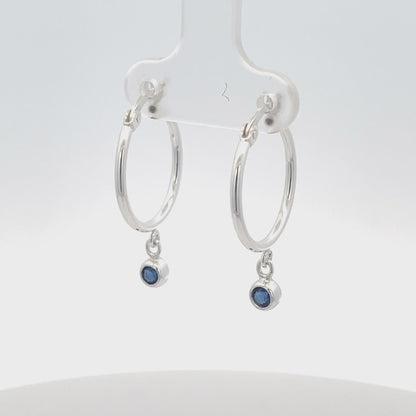 925er Silbercreolen mit blauem Saphiranhänger