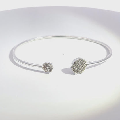 Offener Armreif aus 925er Sterlingsilber mit Pavé-Kugel-Verzierungen