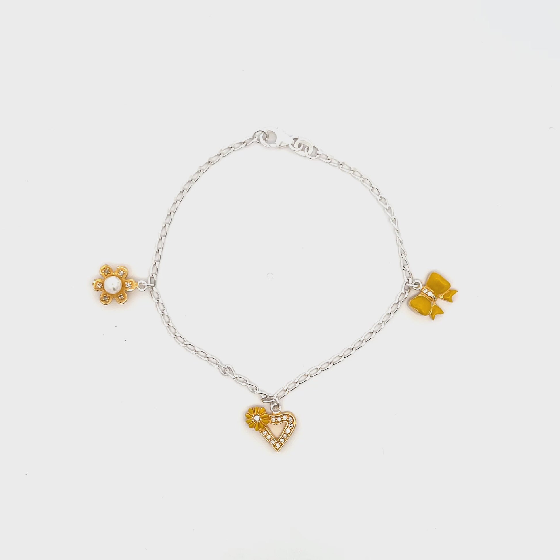 Silbernes Kinder-Charm-Armband mit Blumen und Herzen